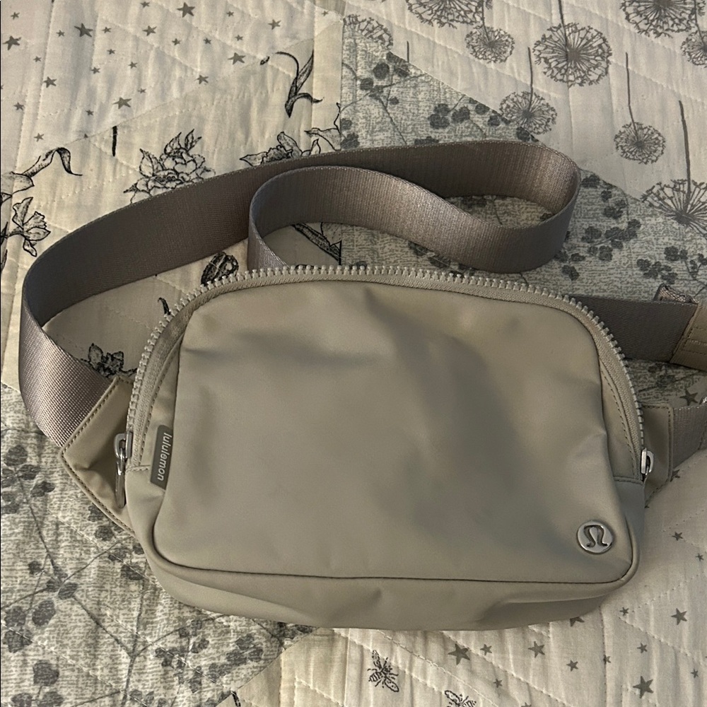 lululemon Everywhere Belt Bag 2L